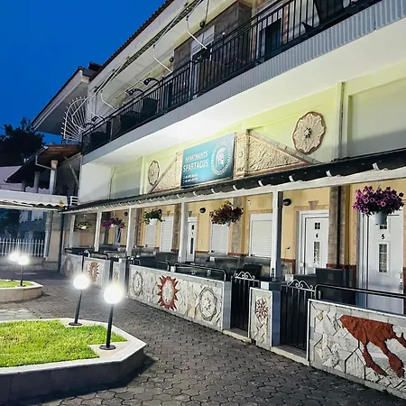 Spartacus Aparthotel 3*