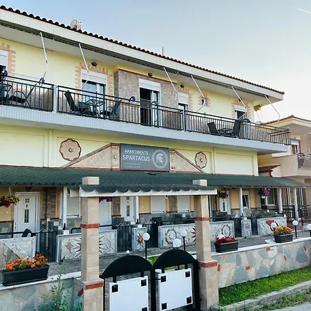 Spartacus Aparthotel 3*