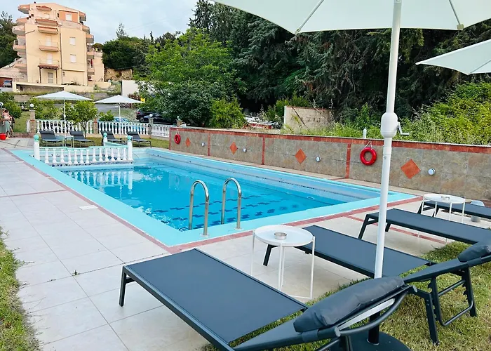 Hotel de apartamente Spartacus Polychrono